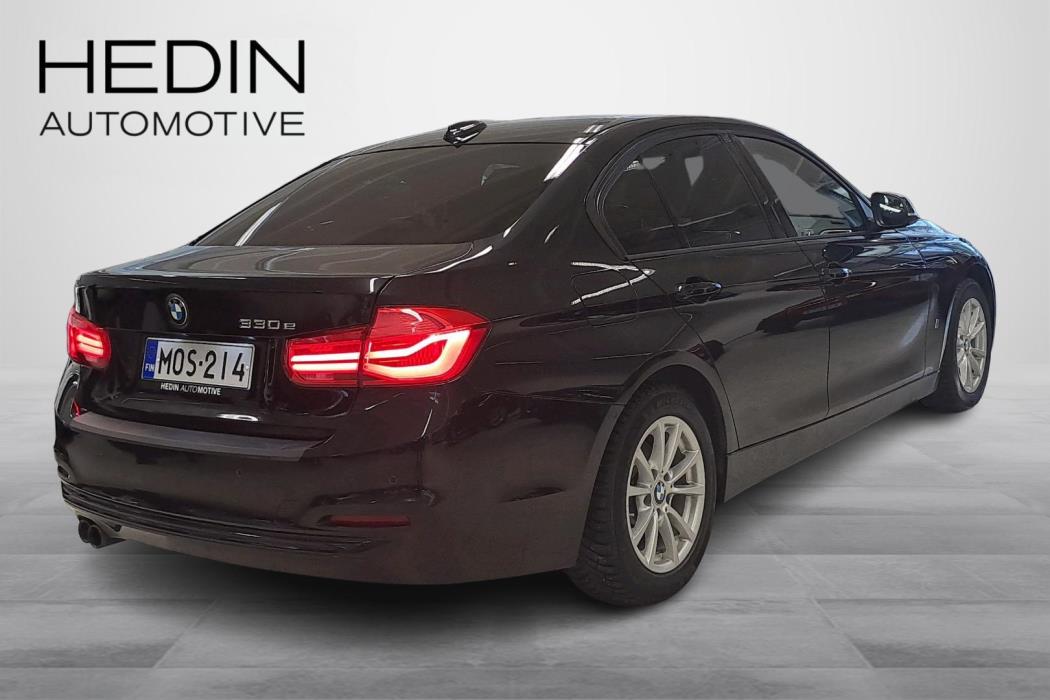 BMW 330 2019