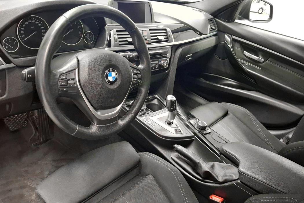 BMW 330 2016