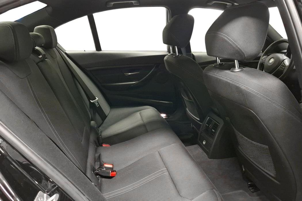 BMW 330 2016