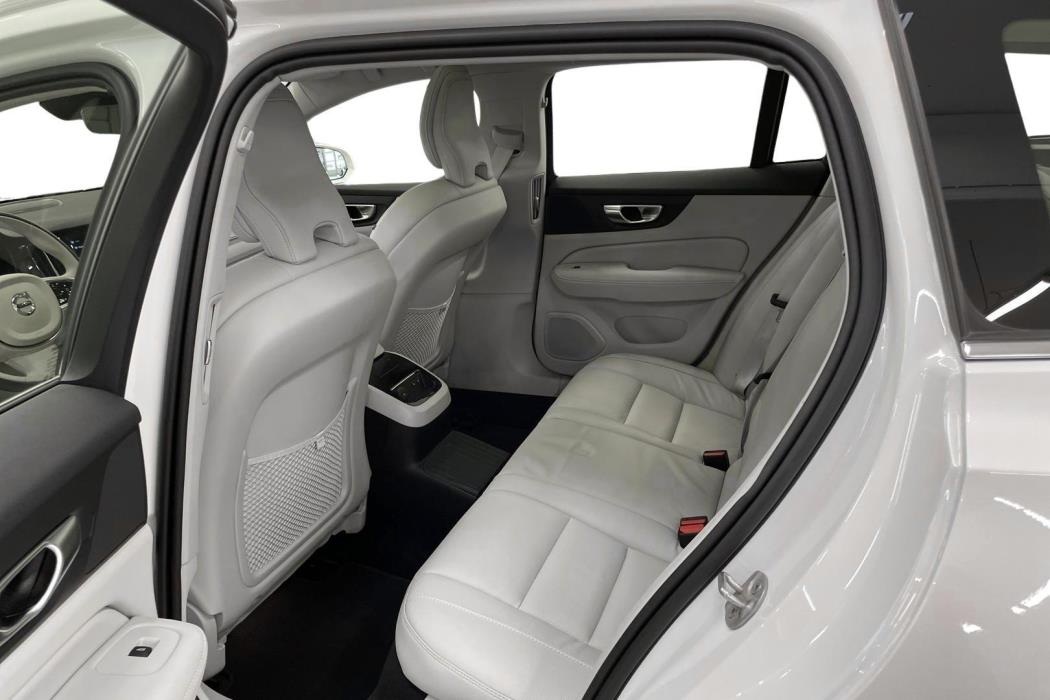 VOLVO V60 2023