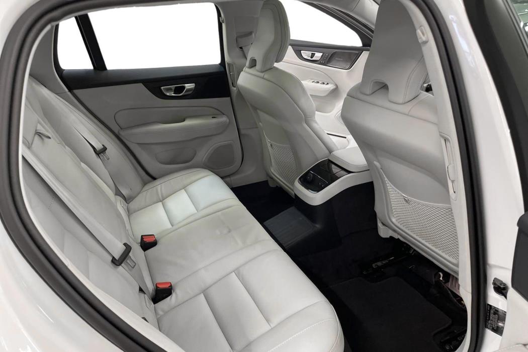 VOLVO V60 2023