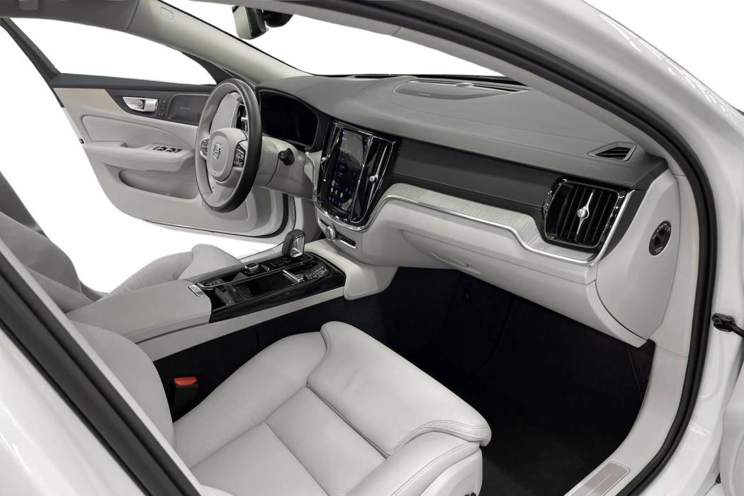 VOLVO V60 2023