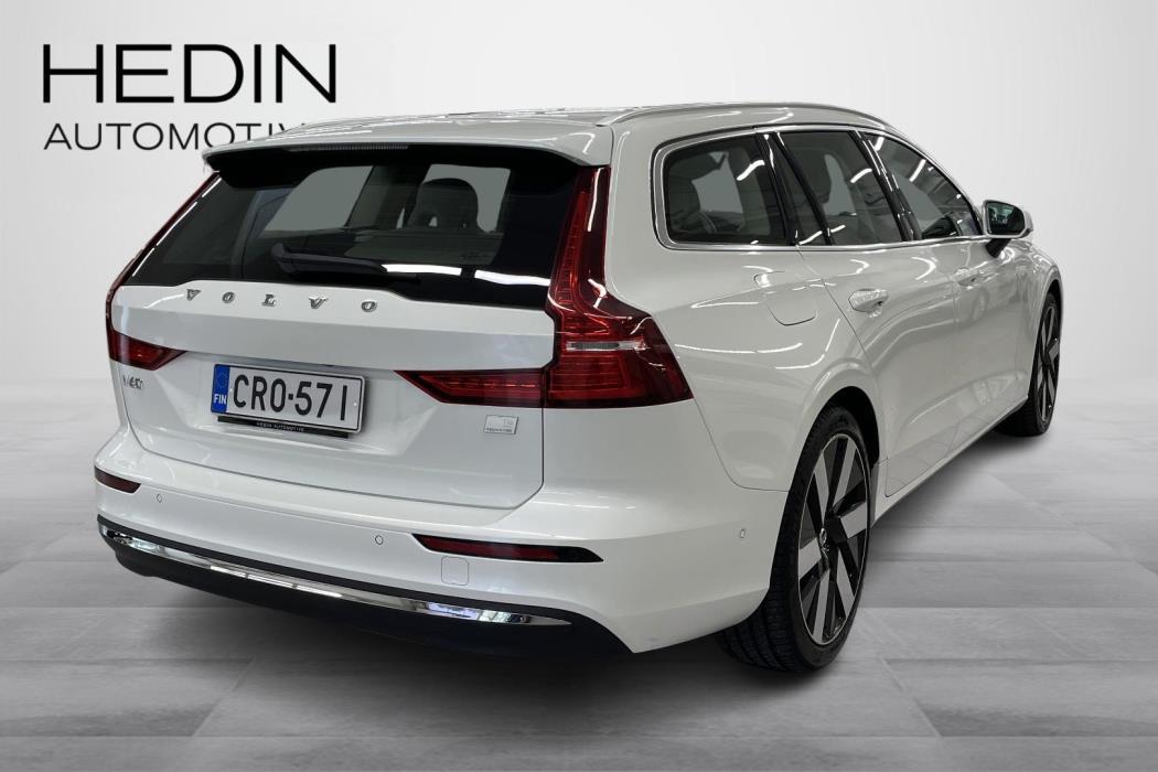 VOLVO V60 2023