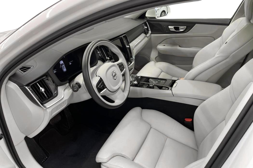 VOLVO V60 2023