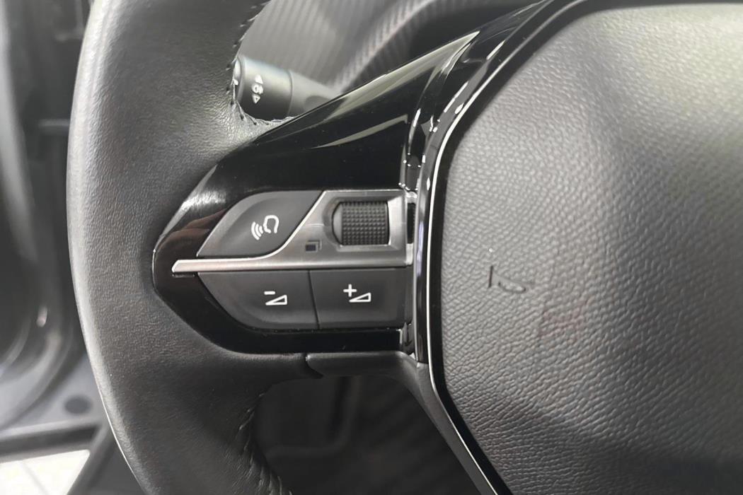 PEUGEOT e-2008 2023