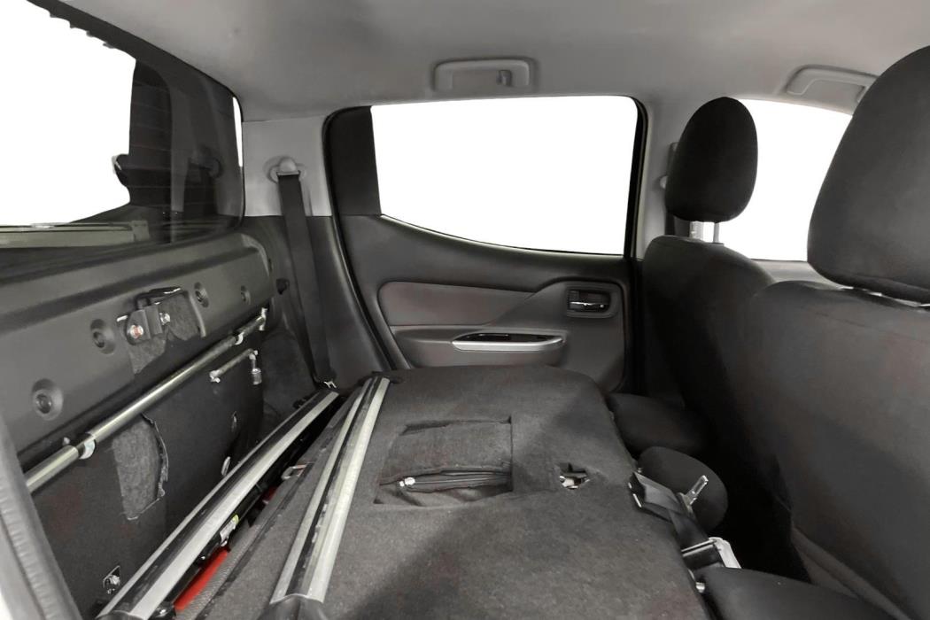 MITSUBISHI L200 2016
