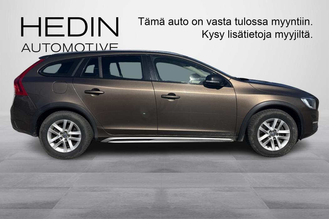 VOLVO V60 Cross Country 2015