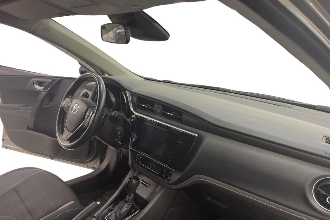 TOYOTA AURIS 2016