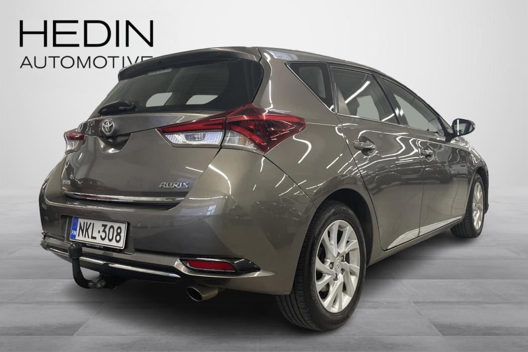 TOYOTA AURIS 2016