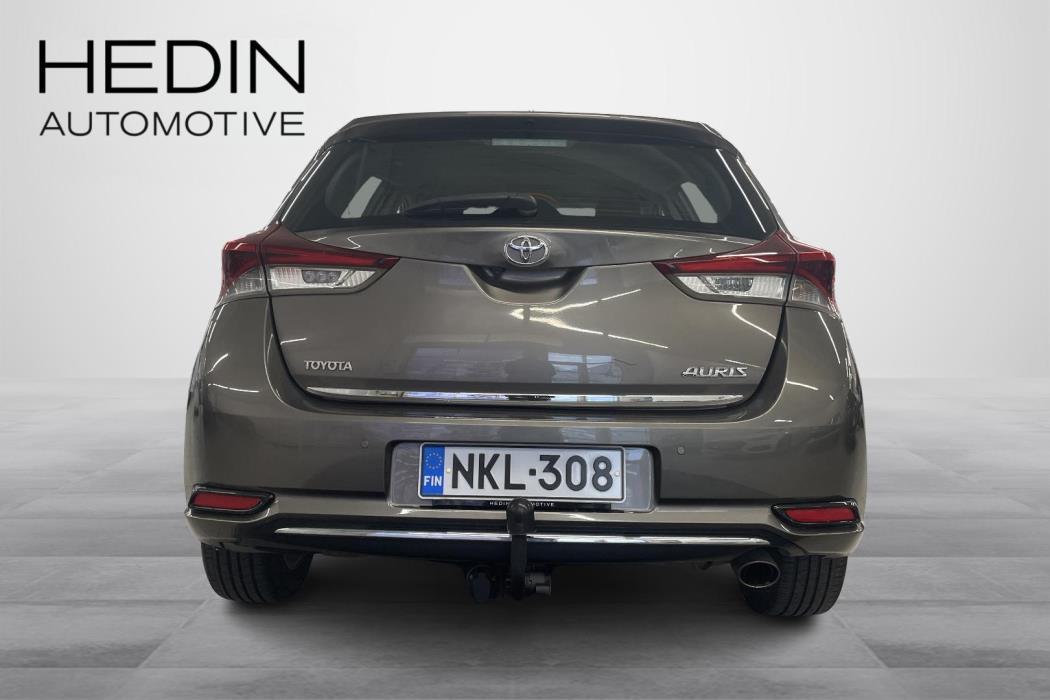 TOYOTA AURIS 2016