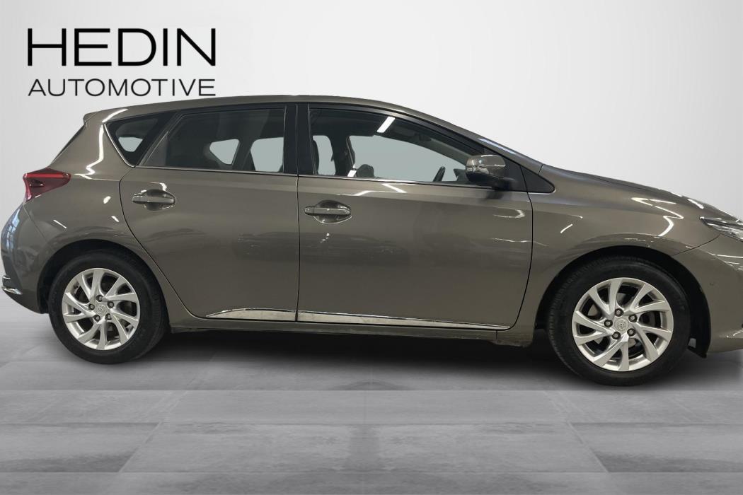 TOYOTA AURIS 2016