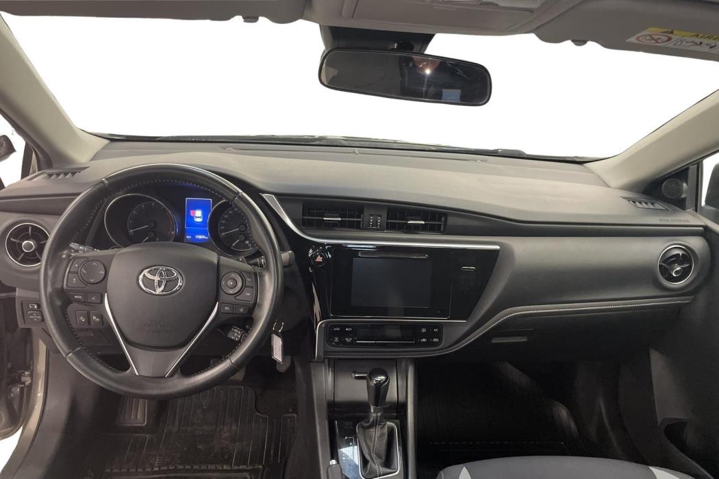 TOYOTA AURIS 2016
