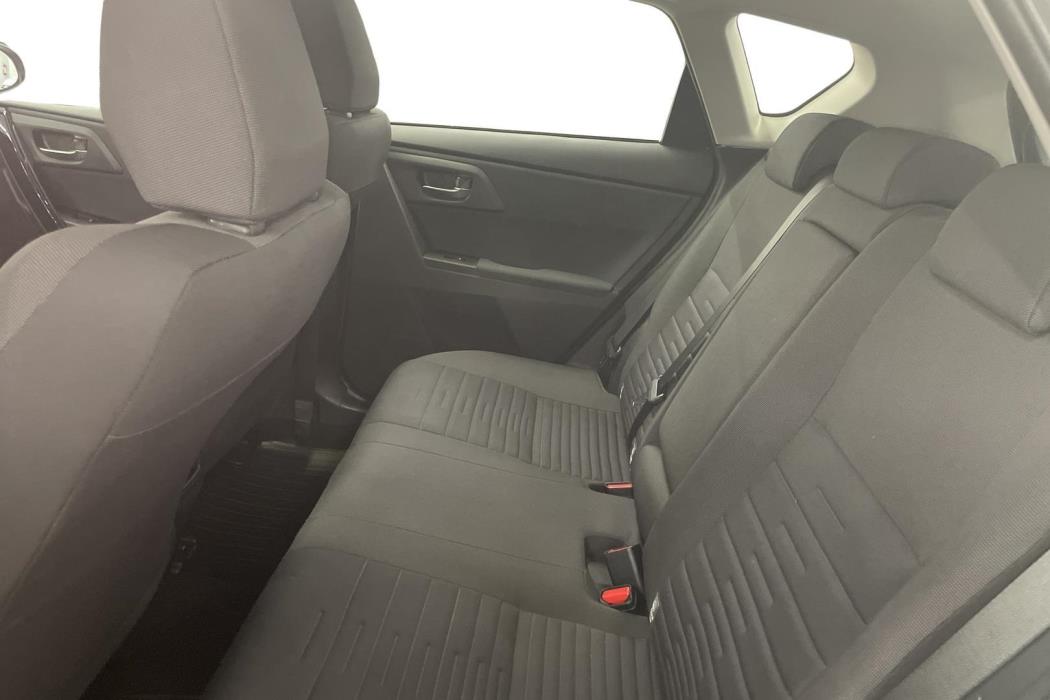 TOYOTA AURIS 2016
