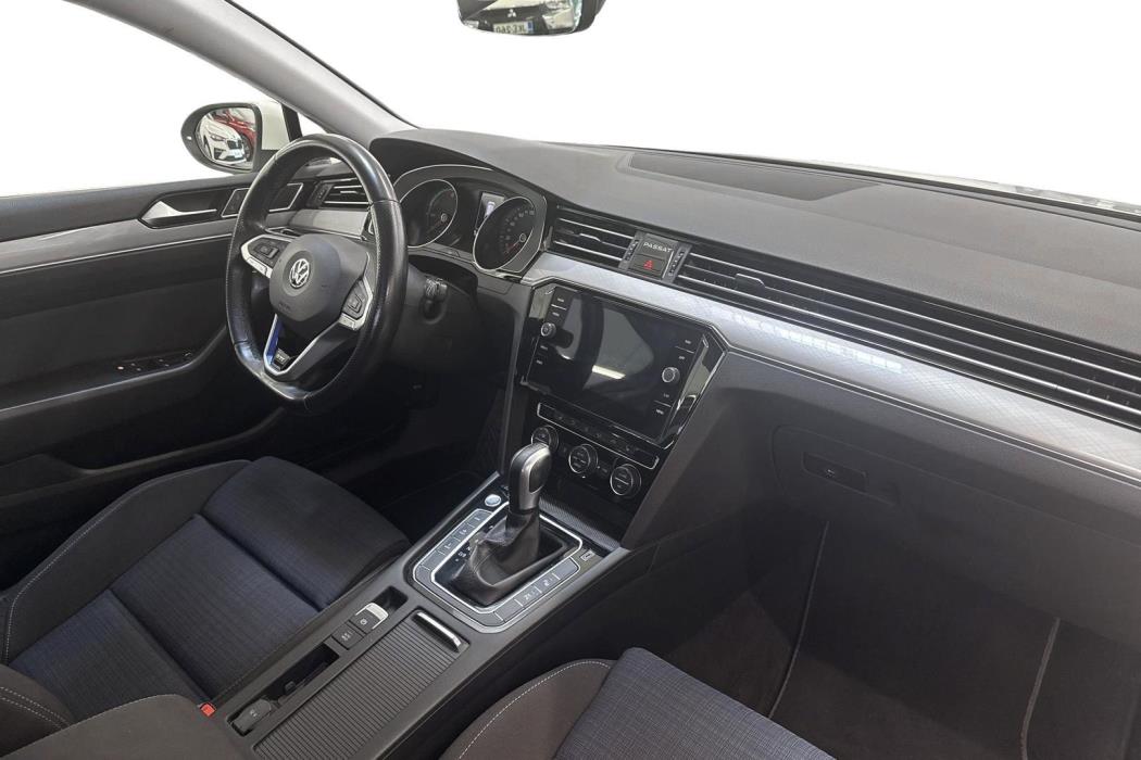 VOLKSWAGEN PASSAT 2019