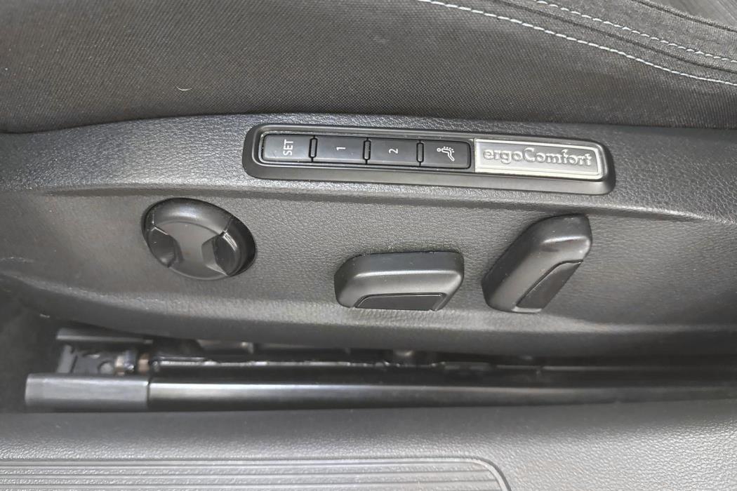 VOLKSWAGEN PASSAT 2019