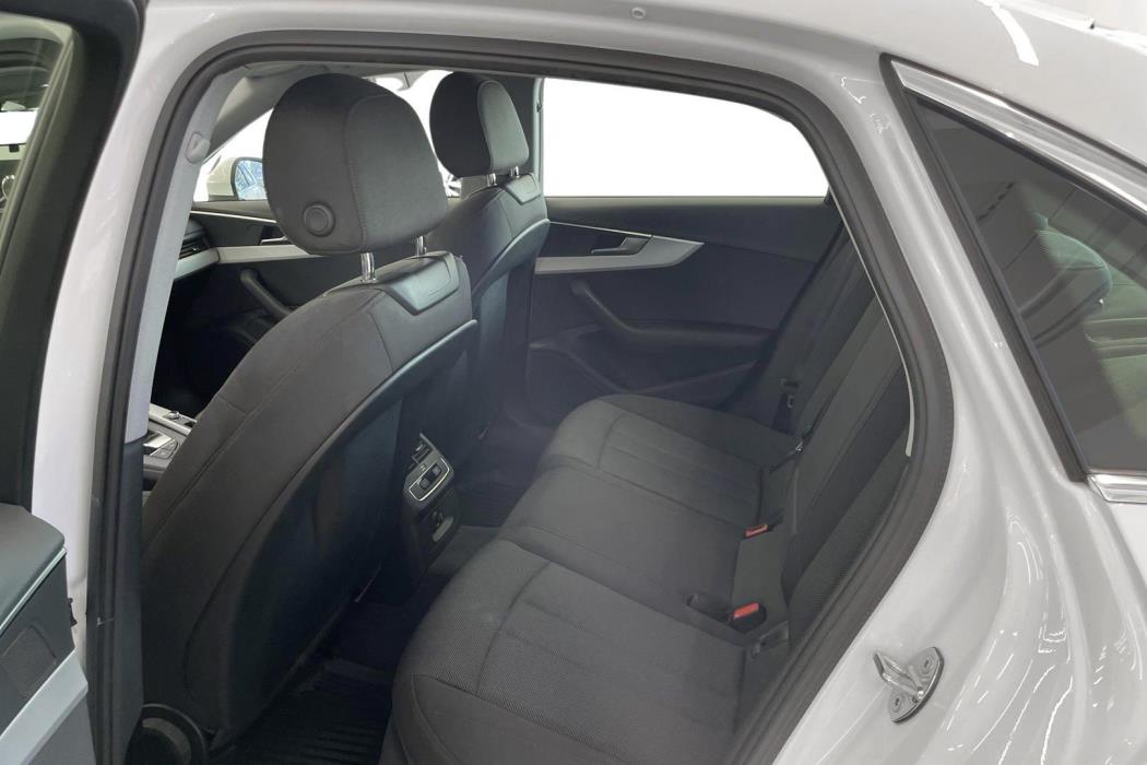 AUDI A4 2023