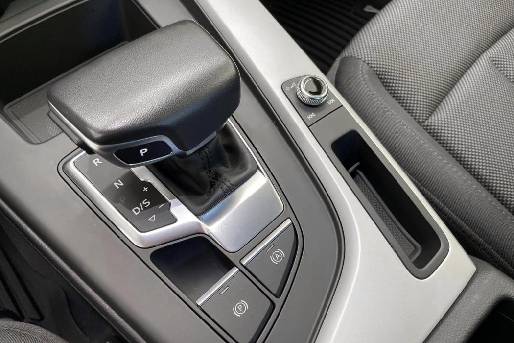 AUDI A4 2023