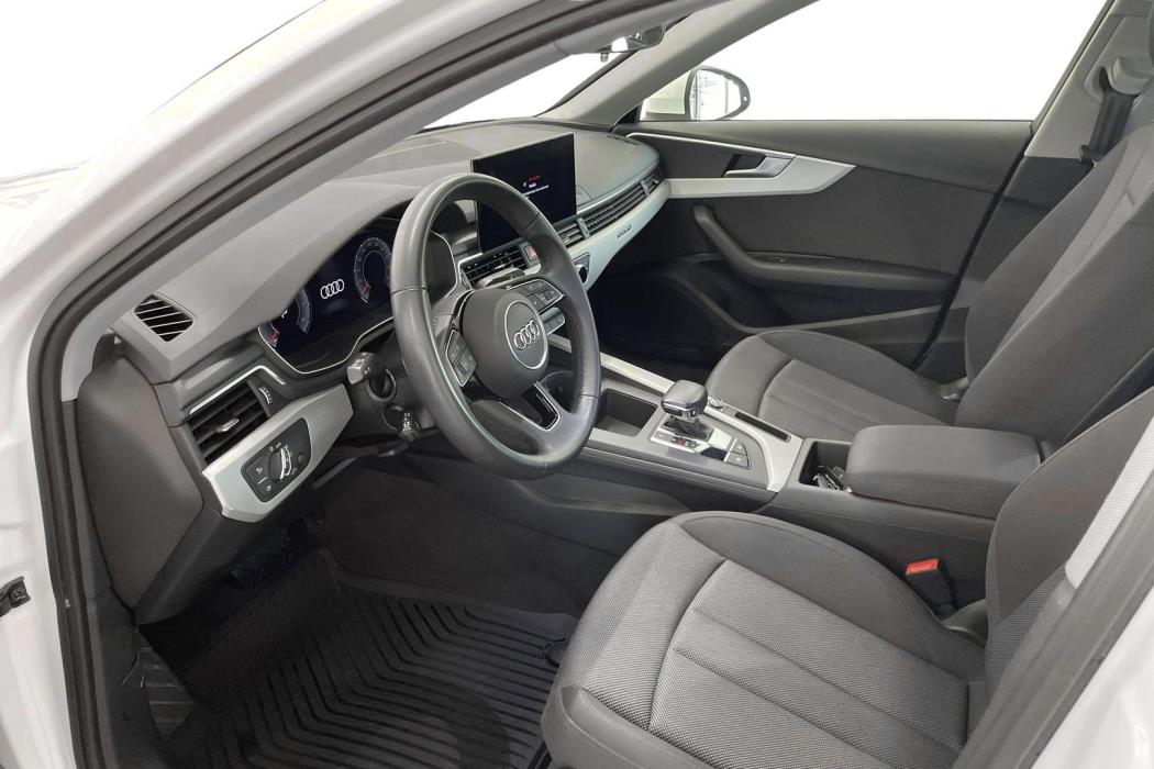 AUDI A4 2023