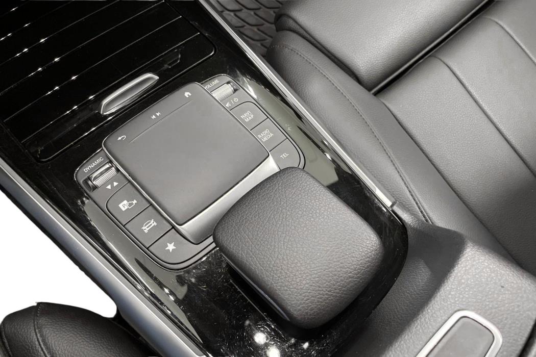 MERCEDES-BENZ GLB 2021