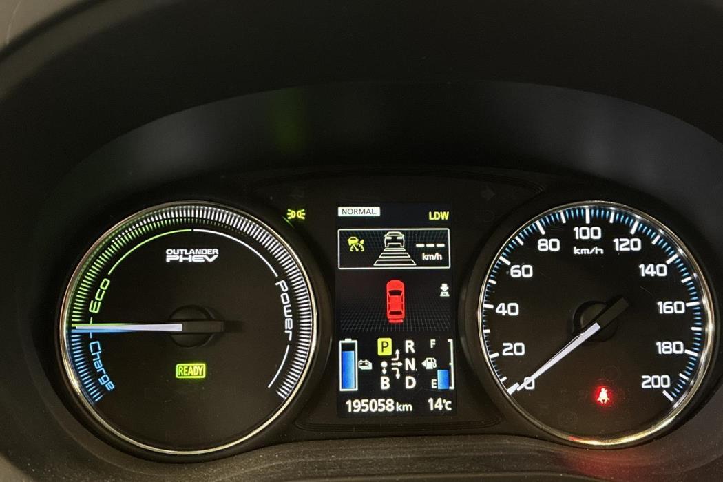 MITSUBISHI Outlander PHEV 2015