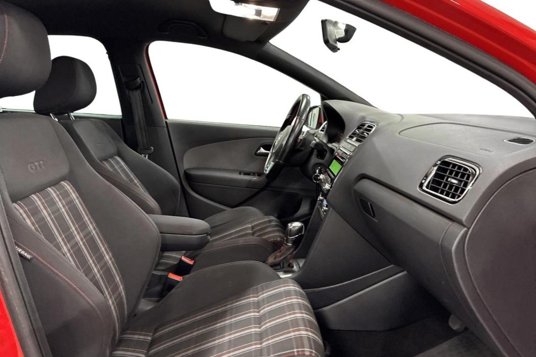 VOLKSWAGEN Polo 2013