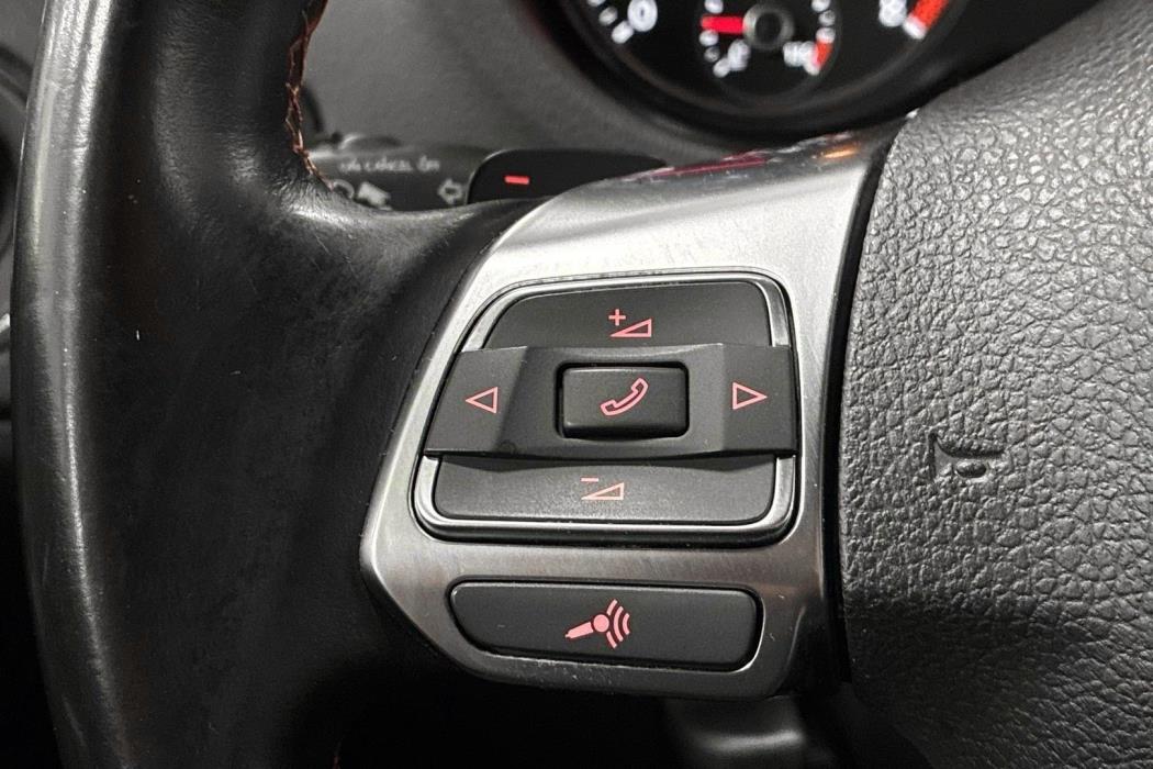VOLKSWAGEN Polo 2013