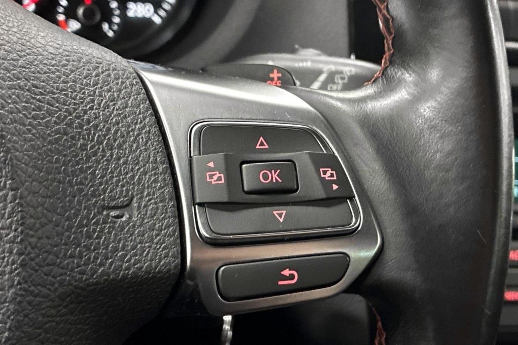 VOLKSWAGEN Polo 2013