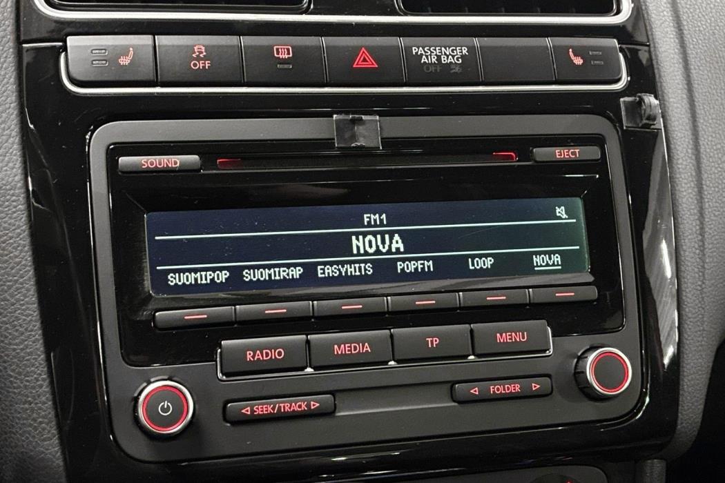 VOLKSWAGEN Polo 2013