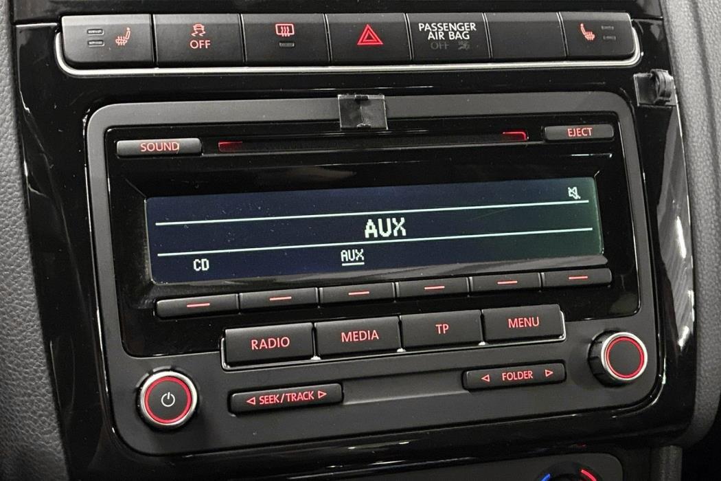VOLKSWAGEN Polo 2013