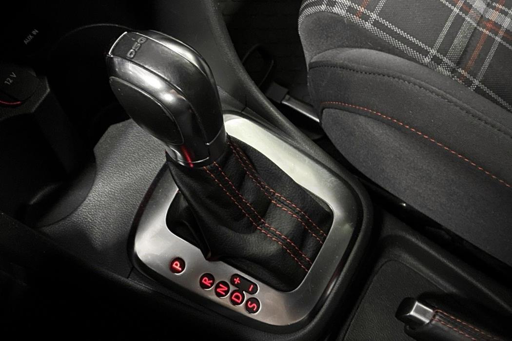 VOLKSWAGEN Polo 2013