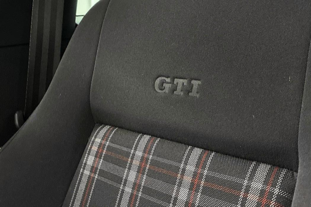 VOLKSWAGEN Polo 2013