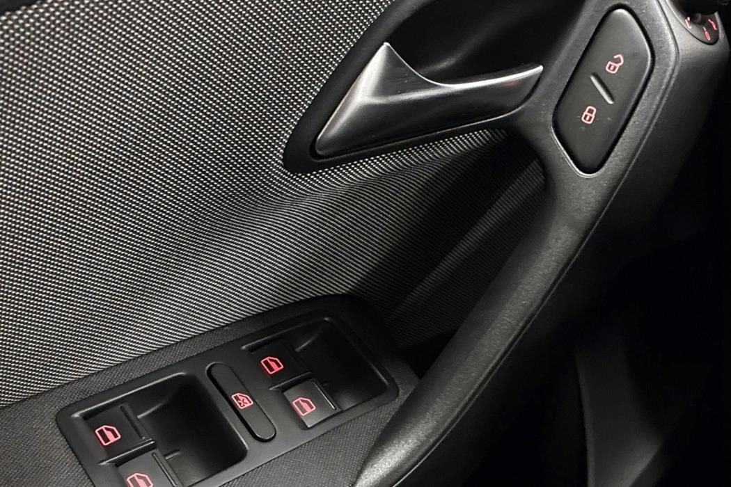 VOLKSWAGEN Polo 2013