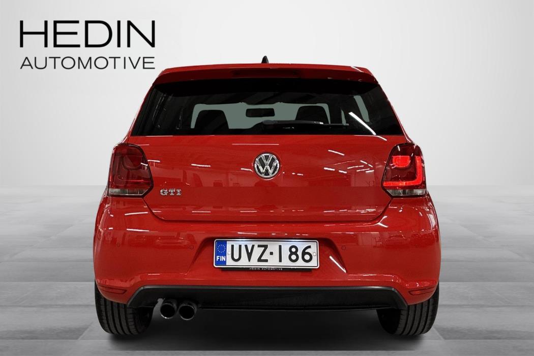 VOLKSWAGEN Polo 2013