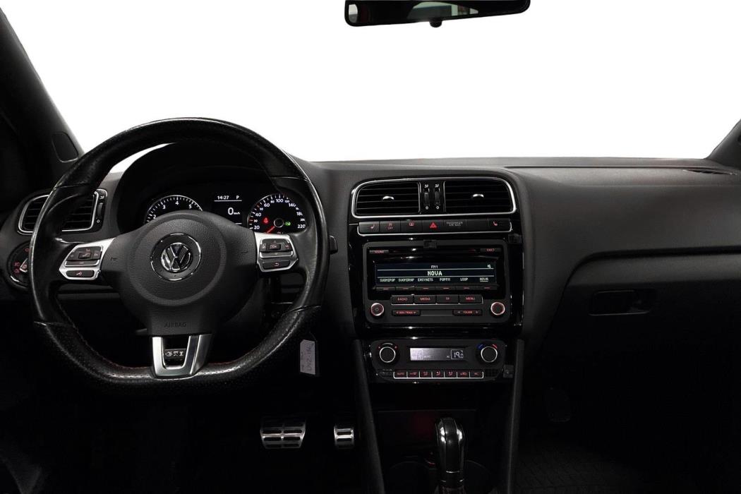 VOLKSWAGEN Polo 2013