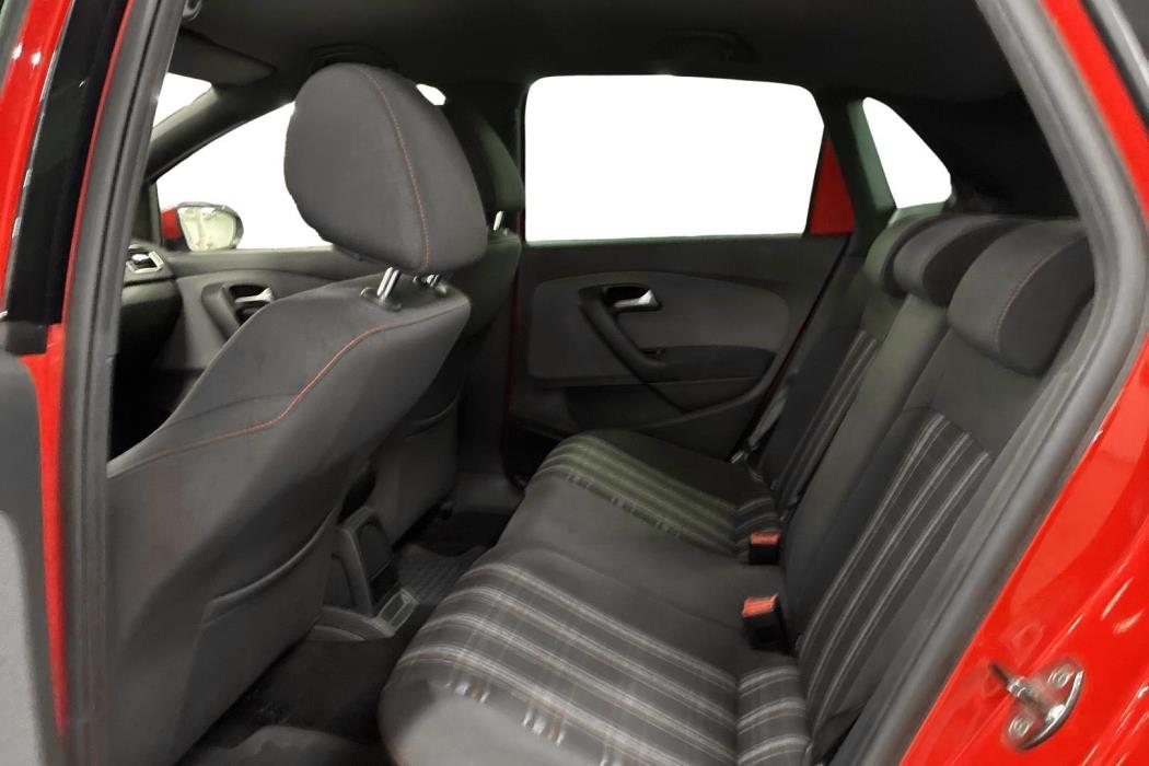 VOLKSWAGEN Polo 2013