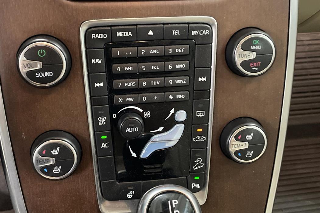 VOLVO XC70 2014