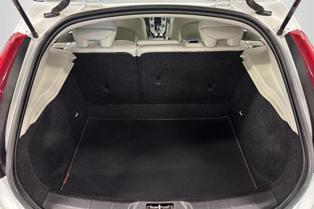 VOLVO V40 2015