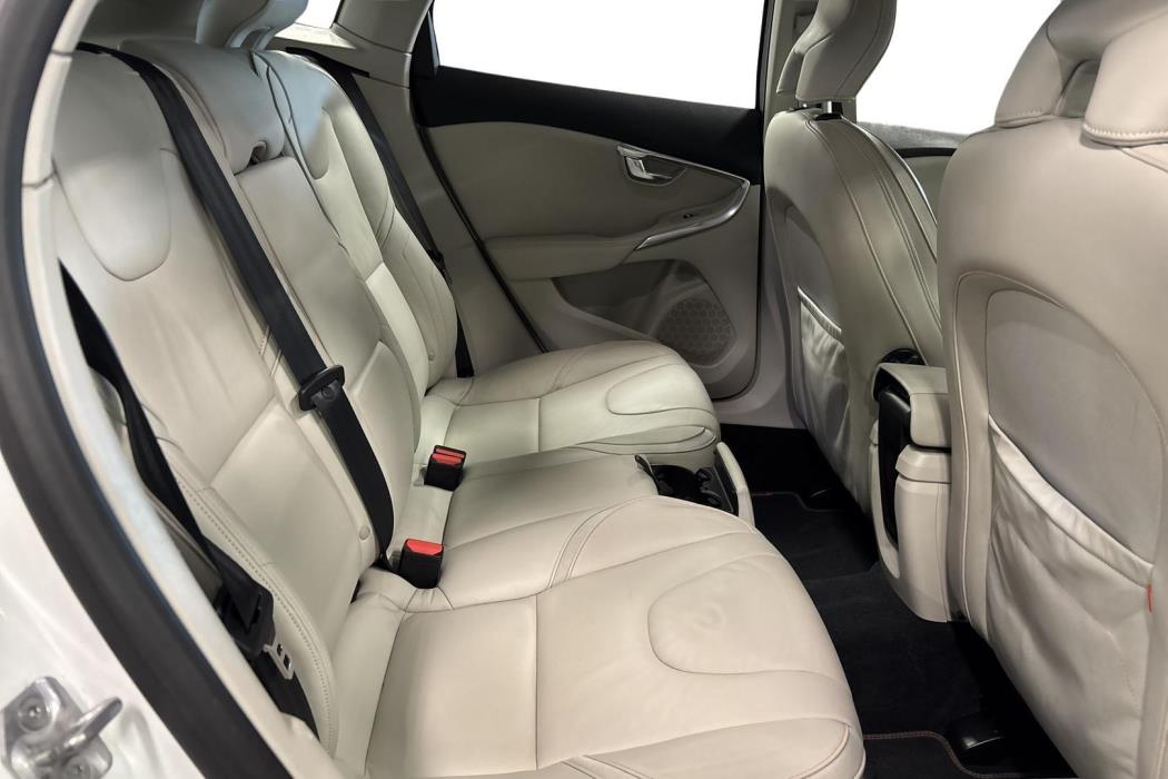 VOLVO V40 2015