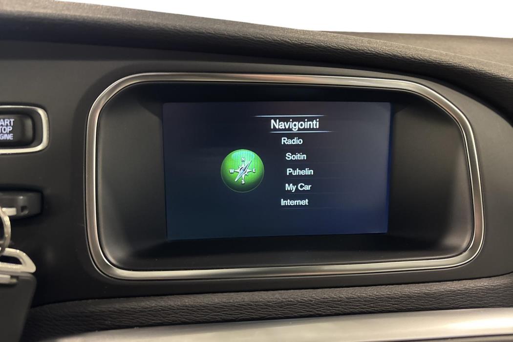 VOLVO V40 2015