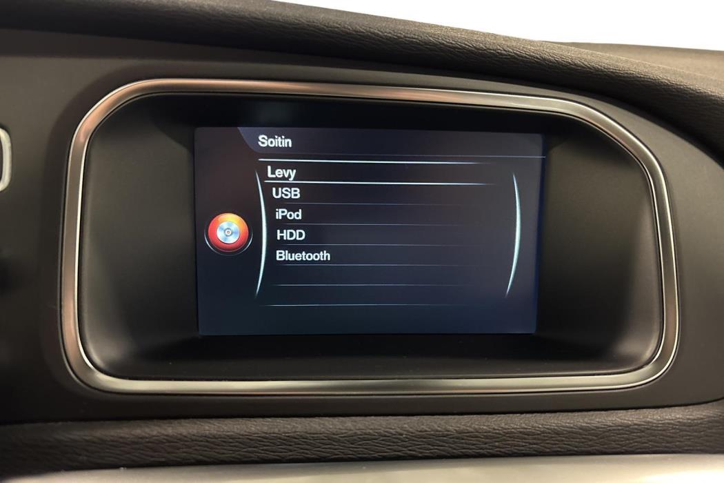 VOLVO V40 2015