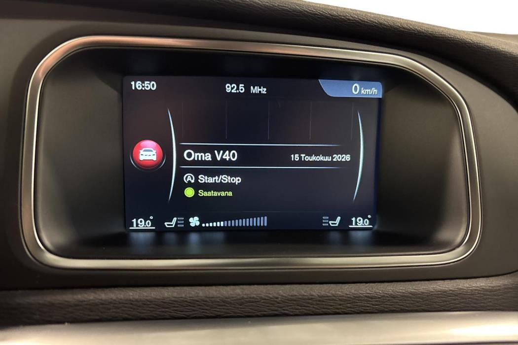 VOLVO V40 2015