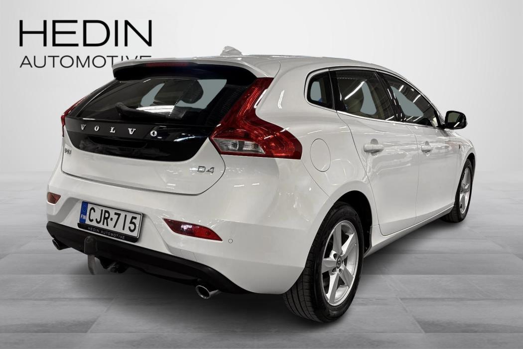 VOLVO V40 2015