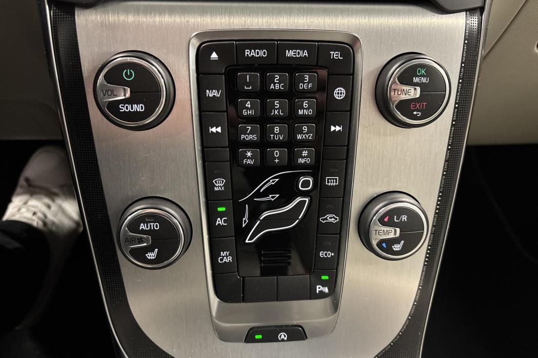 VOLVO V40 2015