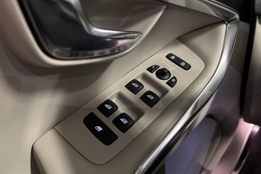 VOLVO V40 2015