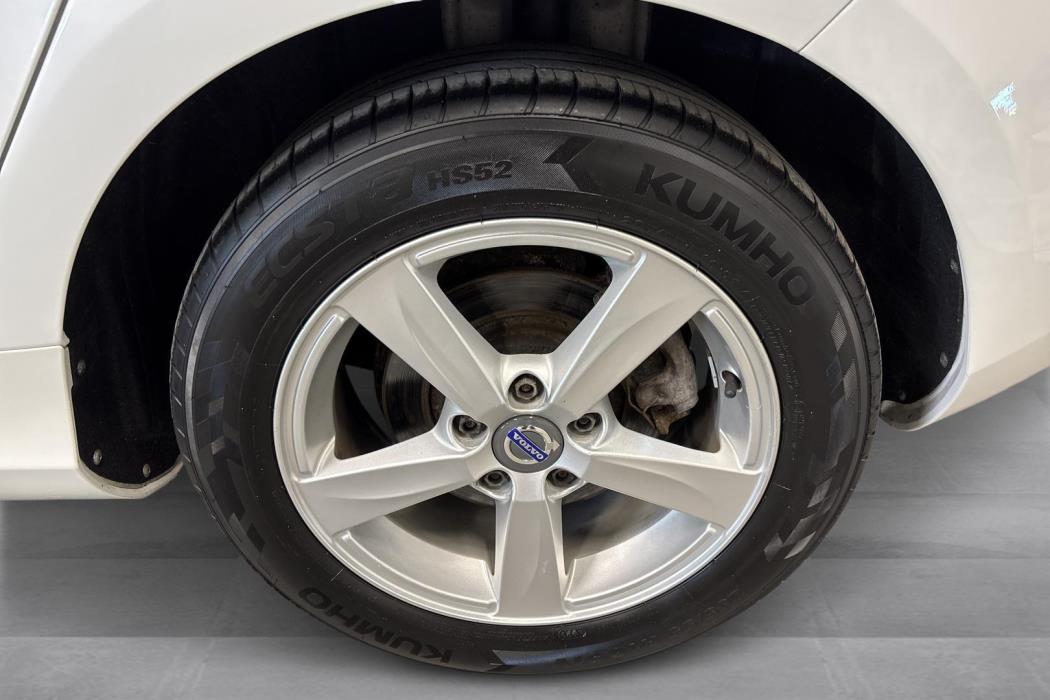 VOLVO V40 2015