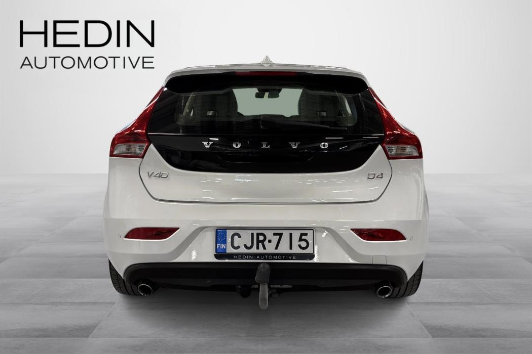 VOLVO V40 2015