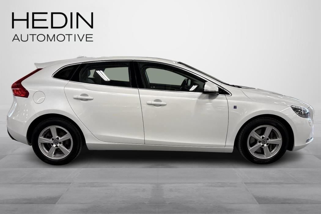 VOLVO V40 2015