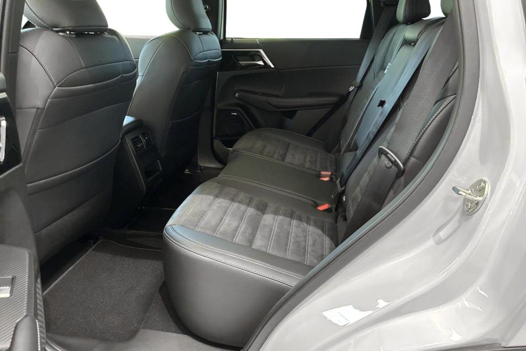 Mitsubishi Outlander 2025