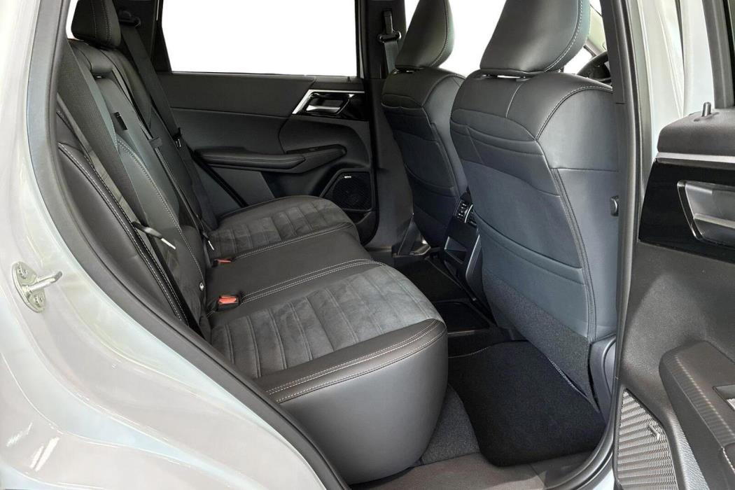 Mitsubishi Outlander 2025