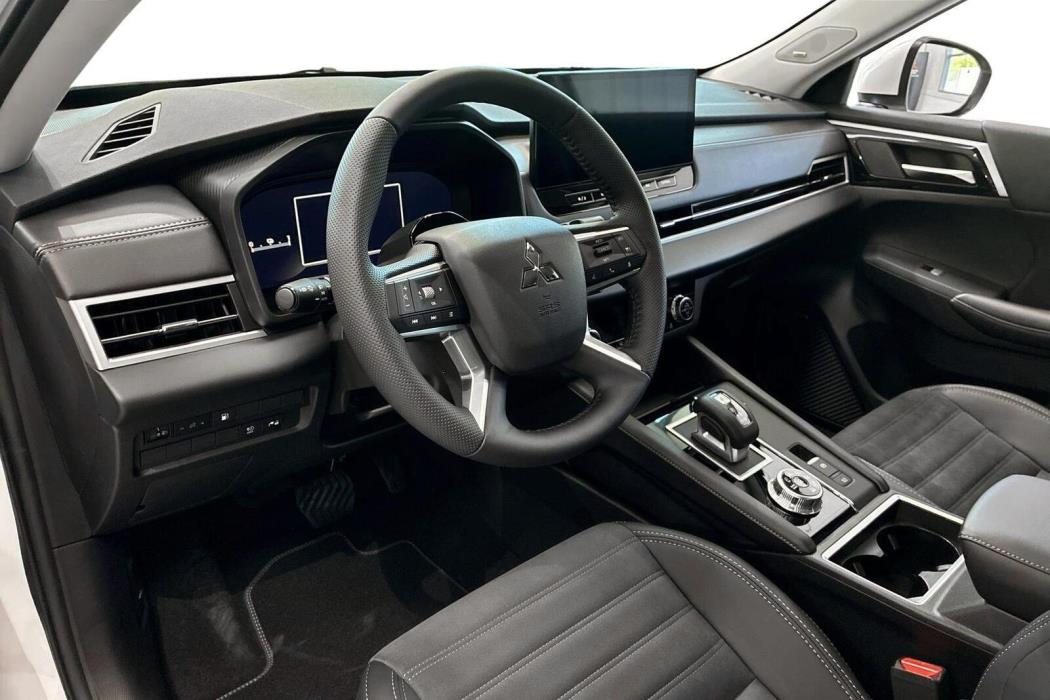 Mitsubishi Outlander 2025